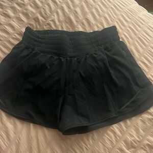Lululemon Hotty Hot High Rise Short 2.5” Size 4